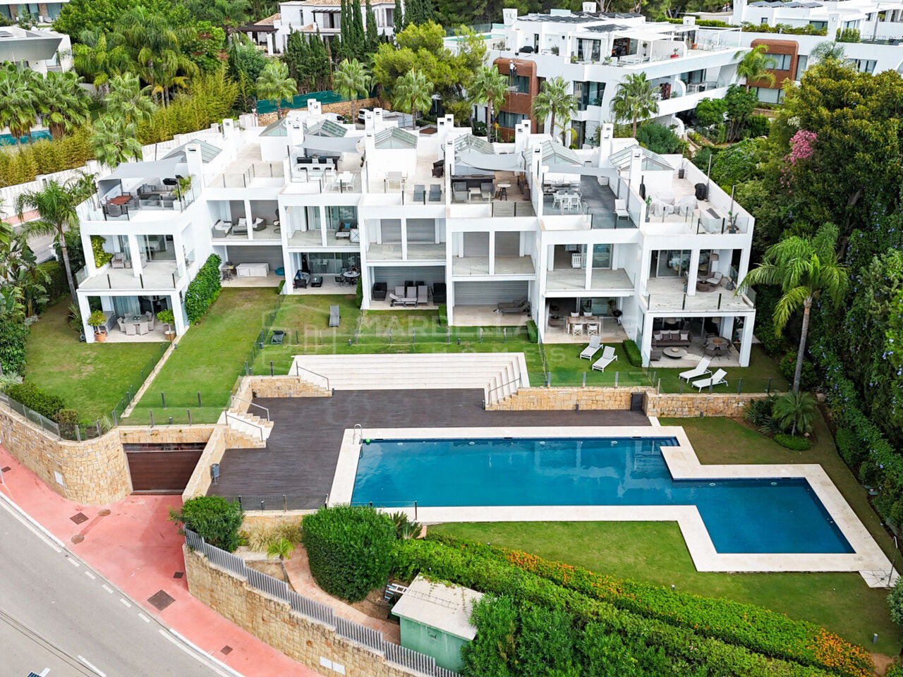 Contemporary three bedroom townhouse with lift and rooftop terrace in Vistas Marinas, Sierra Blanca