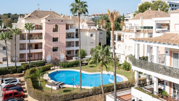 Penthouse en duplex avec vue sur La Concha à River Garden, Las Brisas, Nueva Andalucía