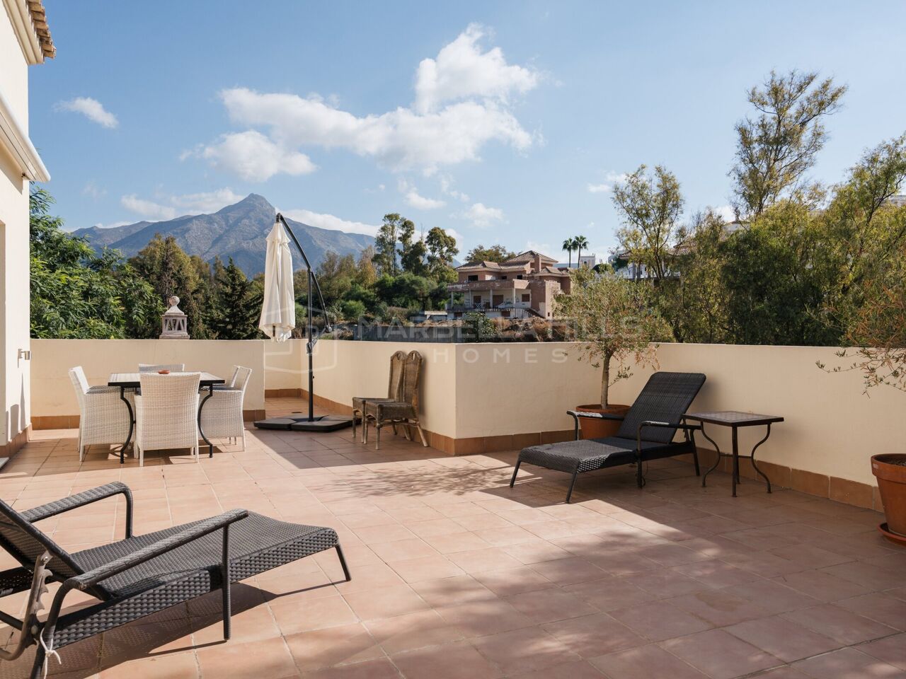 Penthouse en duplex avec vue sur La Concha à River Garden, Las Brisas, Nueva Andalucía