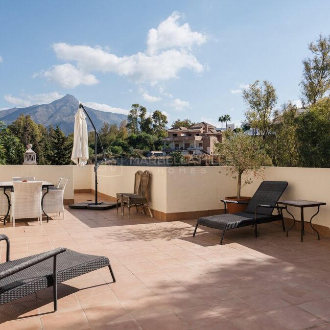 Penthouse en duplex avec vue sur La Concha à River Garden, Las Brisas, Nueva Andalucía
