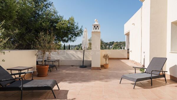 Penthouse en duplex avec vue sur La Concha à River Garden, Las Brisas, Nueva Andalucía