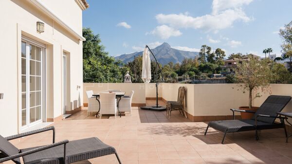 Penthouse en duplex avec vue sur La Concha à River Garden, Las Brisas, Nueva Andalucía
