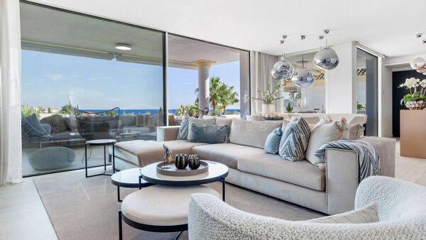 Penthouse duplex rénové avec vue mer à Monte Paraíso, Golden Mile de Marbella