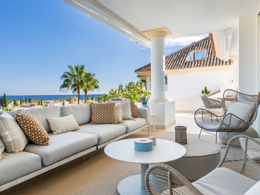 Penthouse duplex rénové avec vue mer à Monte Paraíso, Golden Mile de Marbella