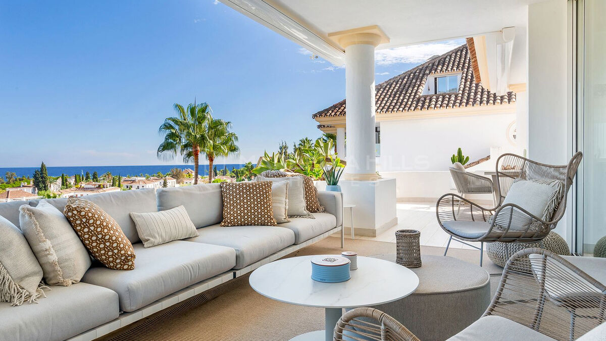 Penthouse duplex rénové avec vue mer à Monte Paraíso, Golden Mile de Marbella