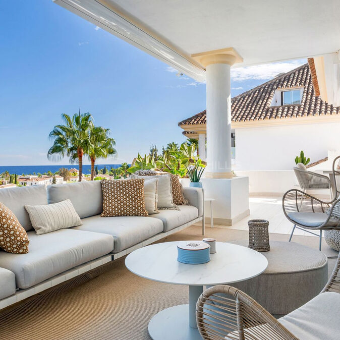Penthouse duplex rénové avec vue mer à Monte Paraíso, Golden Mile de Marbella