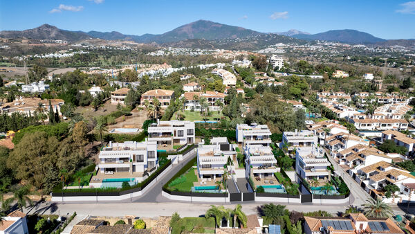 Seven Luxury Villas for Sale Near Puerto Banús, the Beach and Atalaya Golf