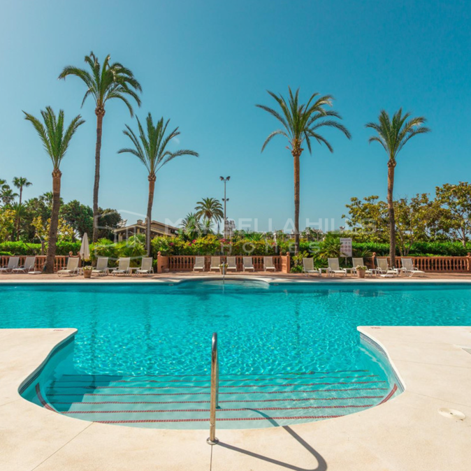 Ático dúplex con vistas al mar en Marina Puente Romano, Milla de Oro de Marbella