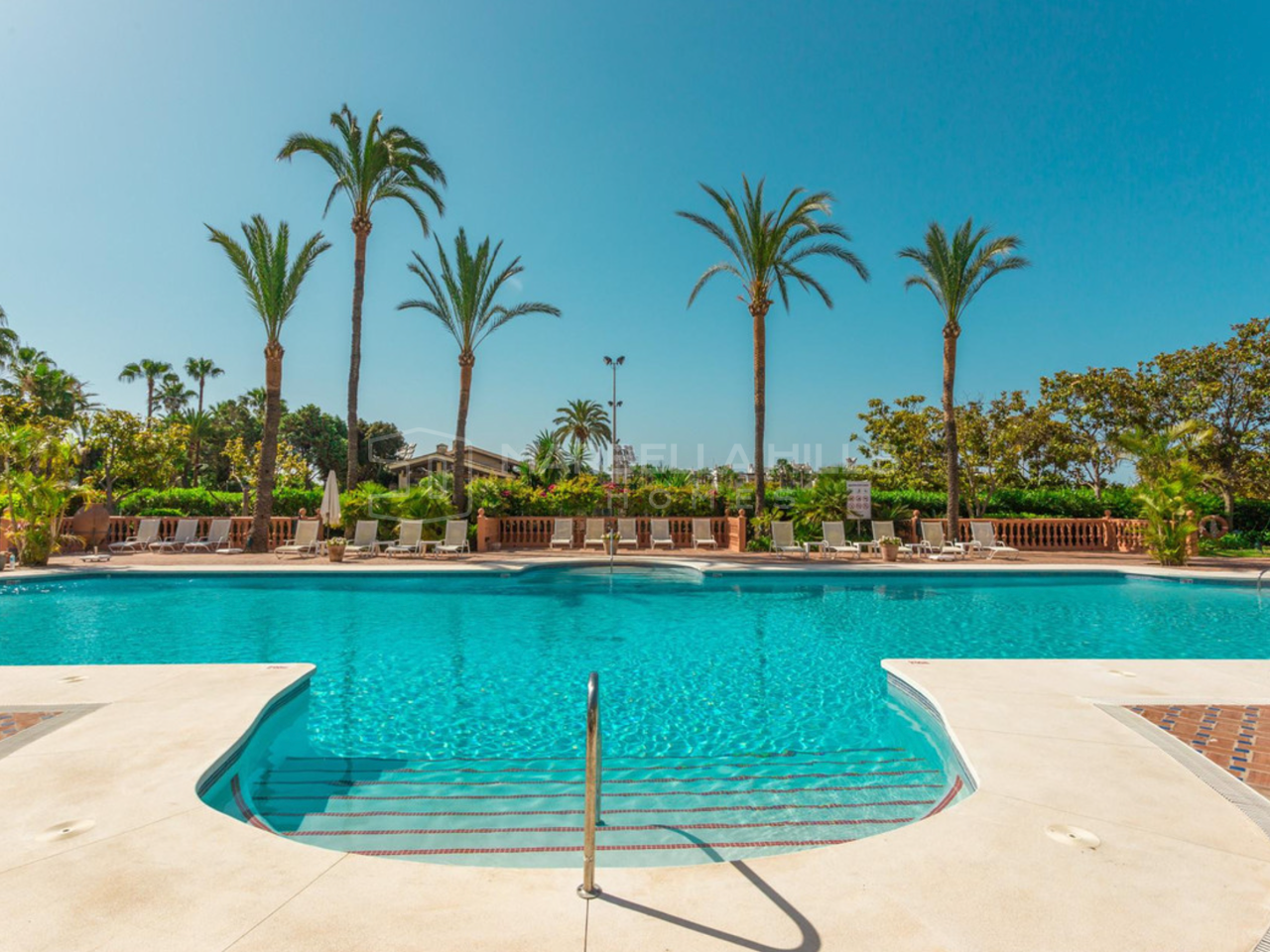 Duplex Penthouse with Sea Views in Marina Puente Romano, Marbella Golden Mile