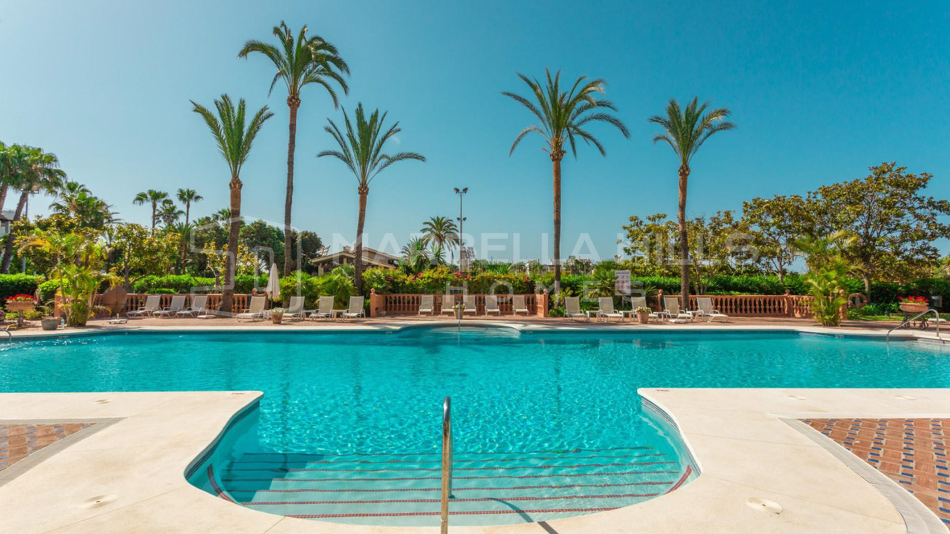 Duplex Penthouse with Sea Views in Marina Puente Romano, Marbella Golden Mile
