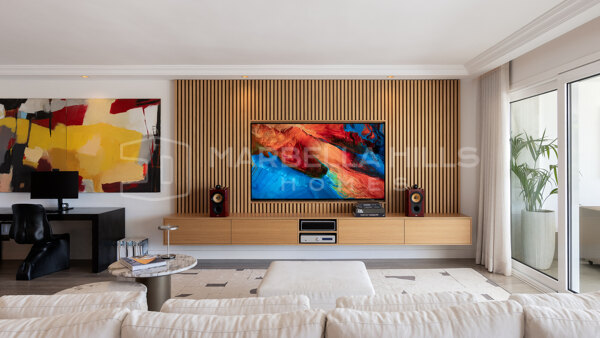 Appartement entièrement rénové en première ligne de plage à Los Granados, Puerto Banús