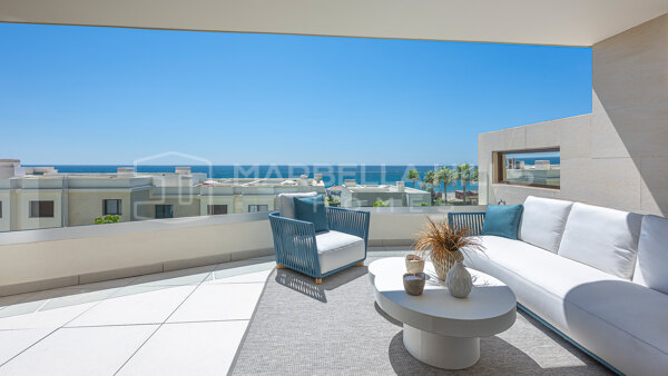 Vollständig renovierte Wohnung in erster Strandlinie in Velaya, Estepona