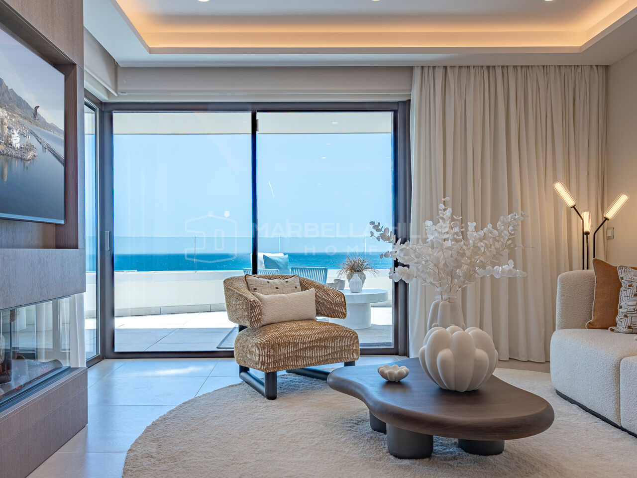 Fully Renovated Beachfront Apartment with Sea Views in Velaya, Estepona