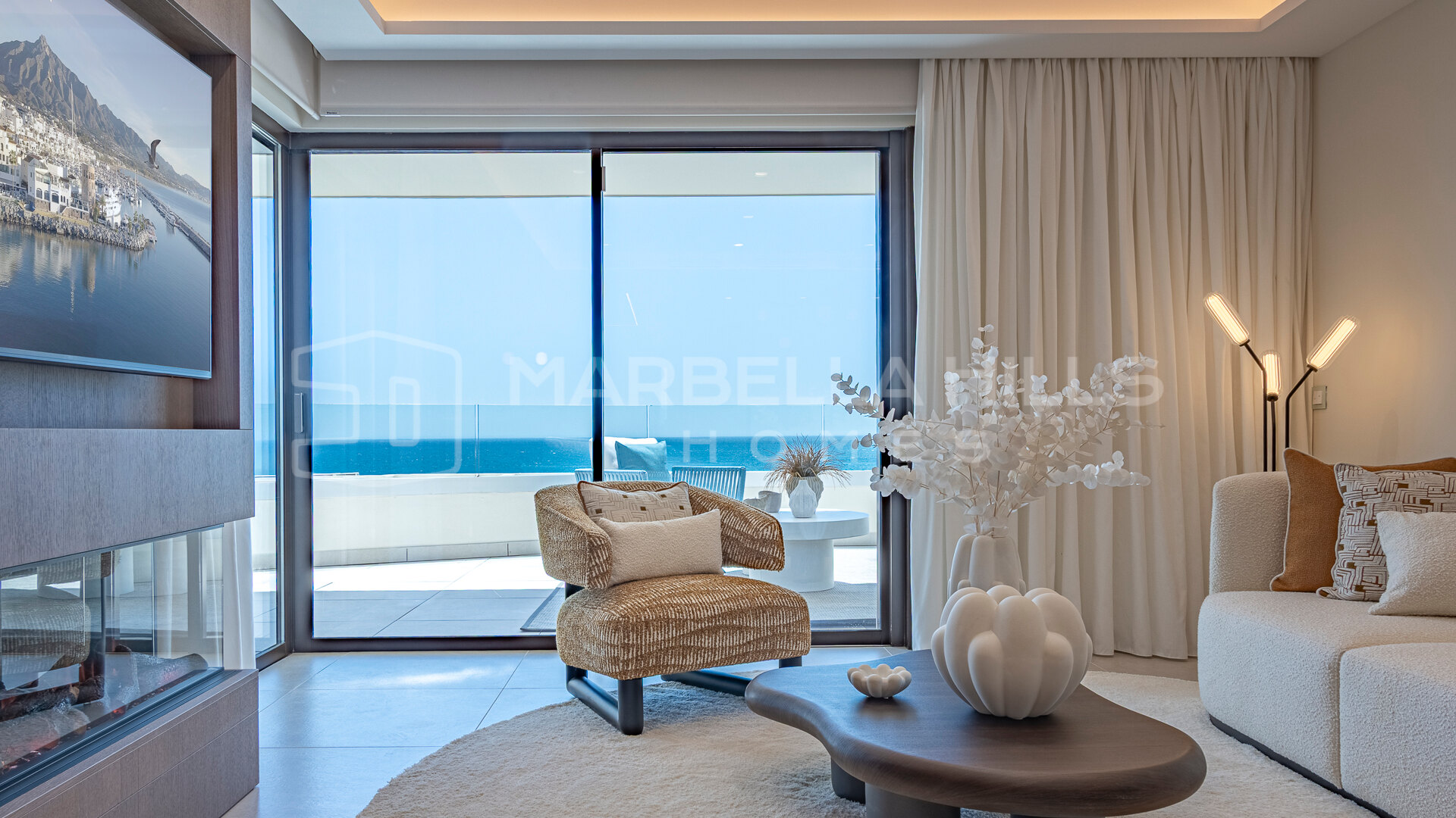 Vollständig renovierte Wohnung in erster Strandlinie in Velaya, Estepona