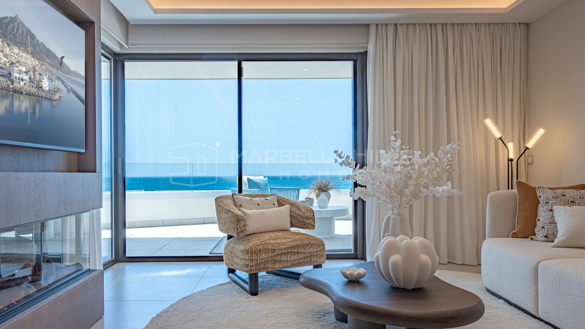 Fully Renovated Beachfront Apartment with Sea Views in Velaya, Estepona