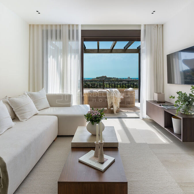 Renovated penthouse for sale in La Quinta with panoramic sea and mountain views