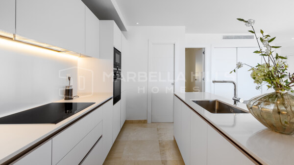 Stylish 2-Bedroom Apartment with Private Pool in Nueva Andalucía