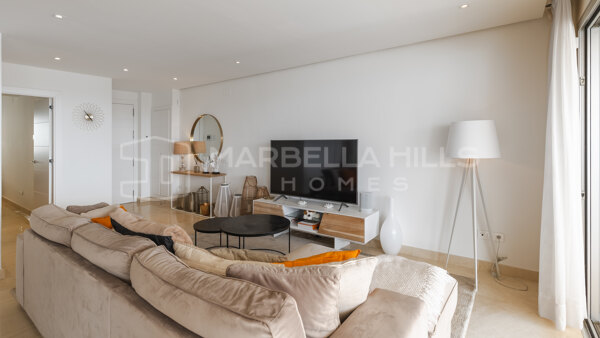 Stylish 2-Bedroom Apartment with Private Pool in Nueva Andalucía
