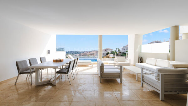 Elegante apartamento de 2 dormitorios con piscina privada en Nueva Andalucía