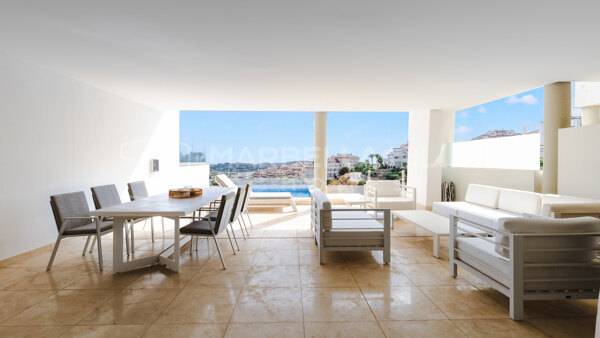 Stylish 2-Bedroom Apartment with Private Pool in Nueva Andalucía