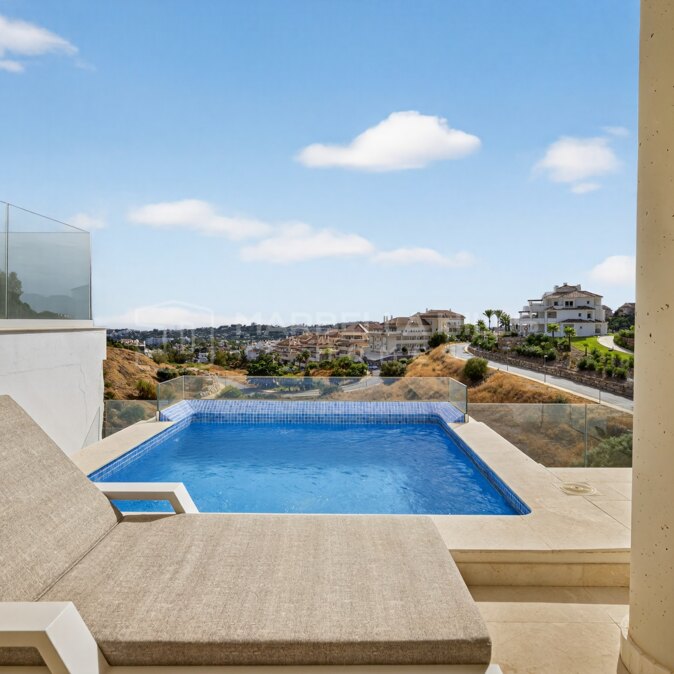 Stylish 2-Bedroom Apartment with Private Pool in Nueva Andalucía