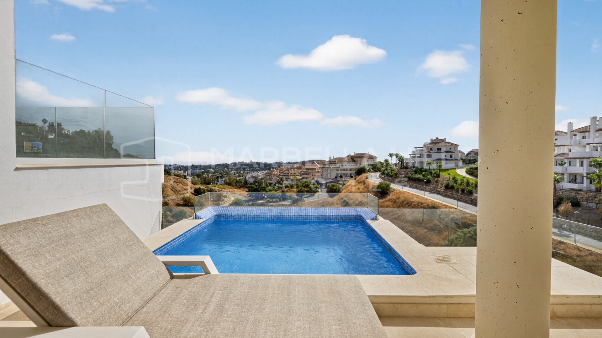 Stylish 2-Bedroom Apartment with Private Pool in Nueva Andalucía
