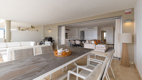 Elegante apartamento de 2 dormitorios con piscina privada en Nueva Andalucía