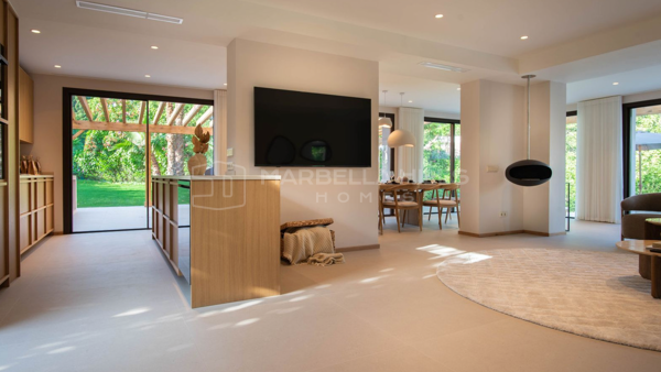 Villa rénovée avec piscine privée à vendre à Guadalmina Alta, Marbella