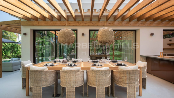 Renovierte Villa mit privatem Pool zum Verkauf in Guadalmina Alta, Marbella