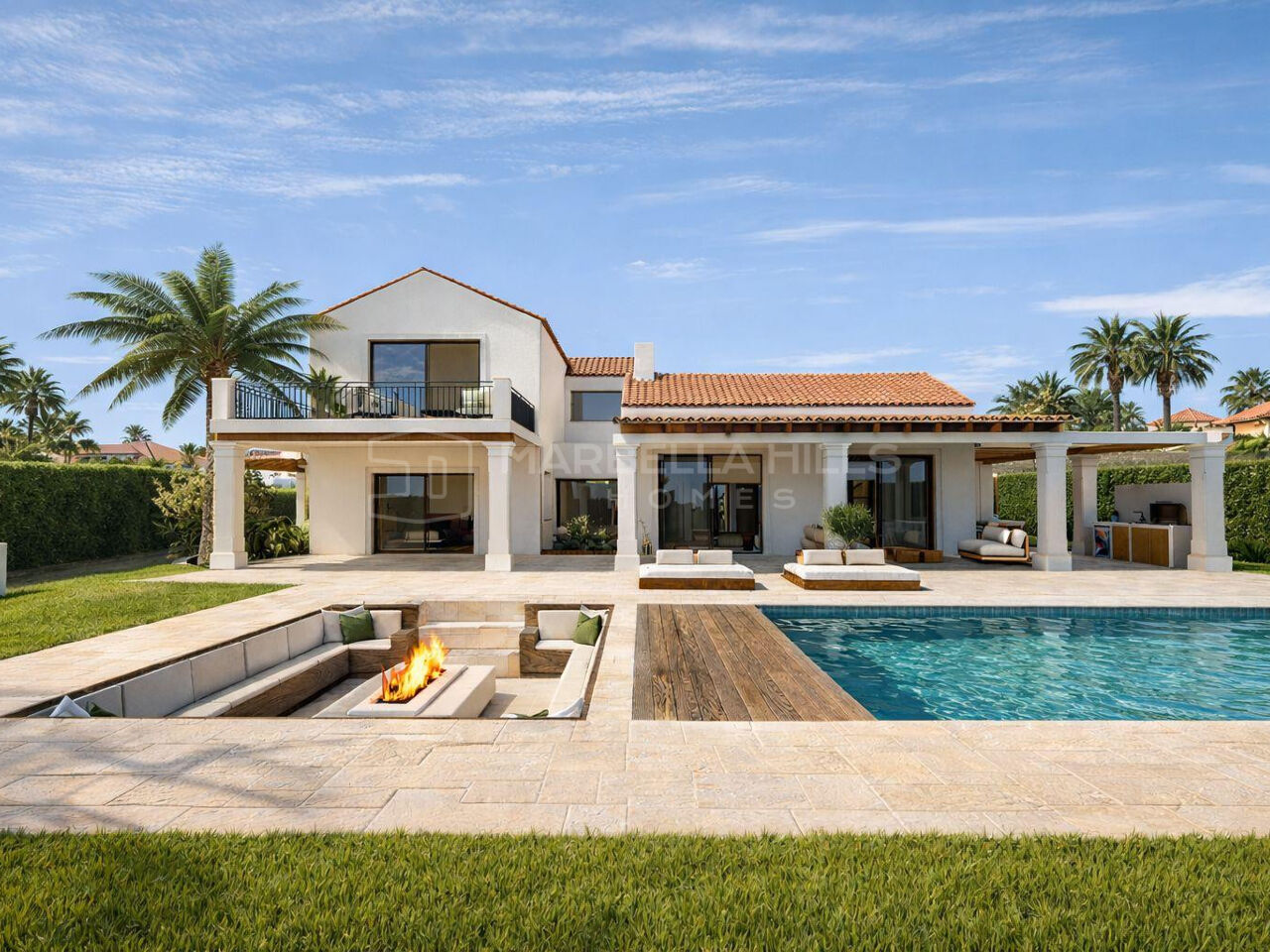 Villa andalouse rénovée à vendre à El Rosario, Marbella Est