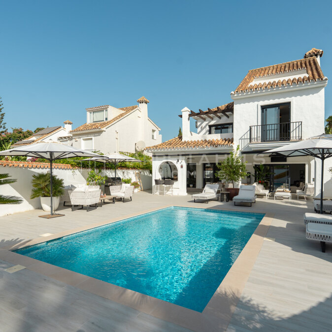 Contemporary villa for sale in Parcelas del Golf, Nueva Andalucía