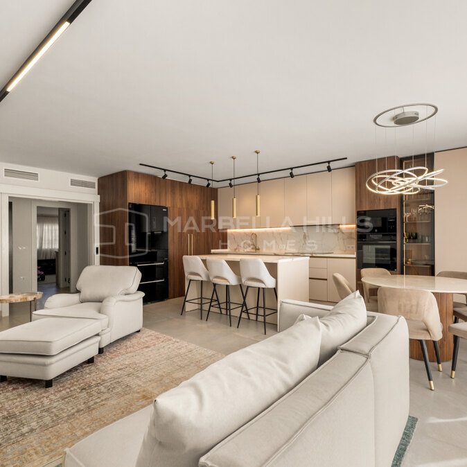 Maison de ville rénovée de 4 chambres à vendre à El Campanario, Estepona Est