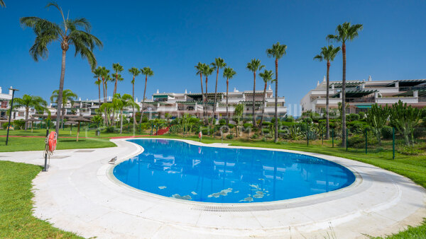 Investment Apartment for Sale in Lorcrimar, Nueva Andalucía – Walking Distance to the Beach