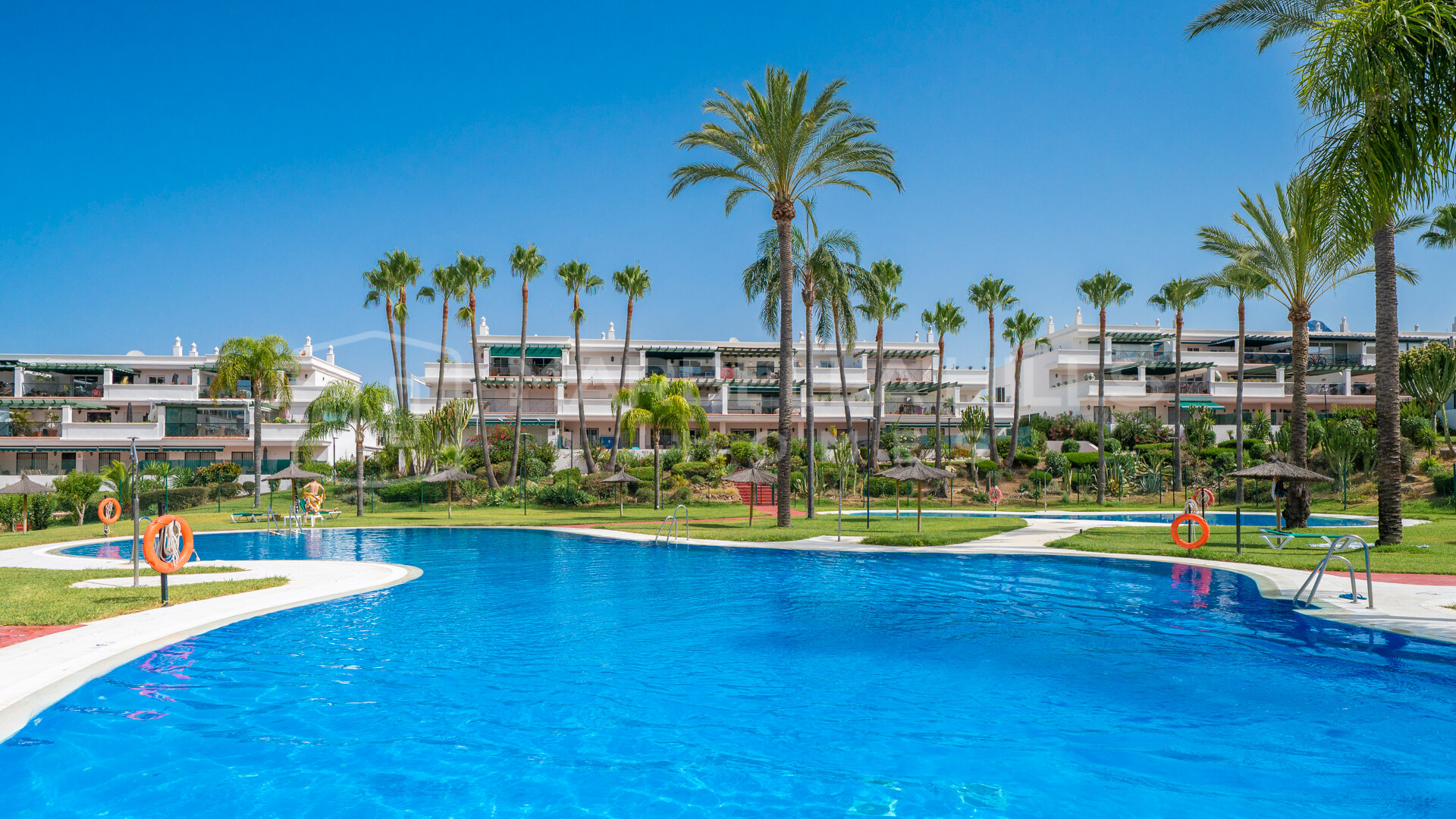 Investment Apartment for Sale in Lorcrimar, Nueva Andalucía – Walking Distance to the Beach