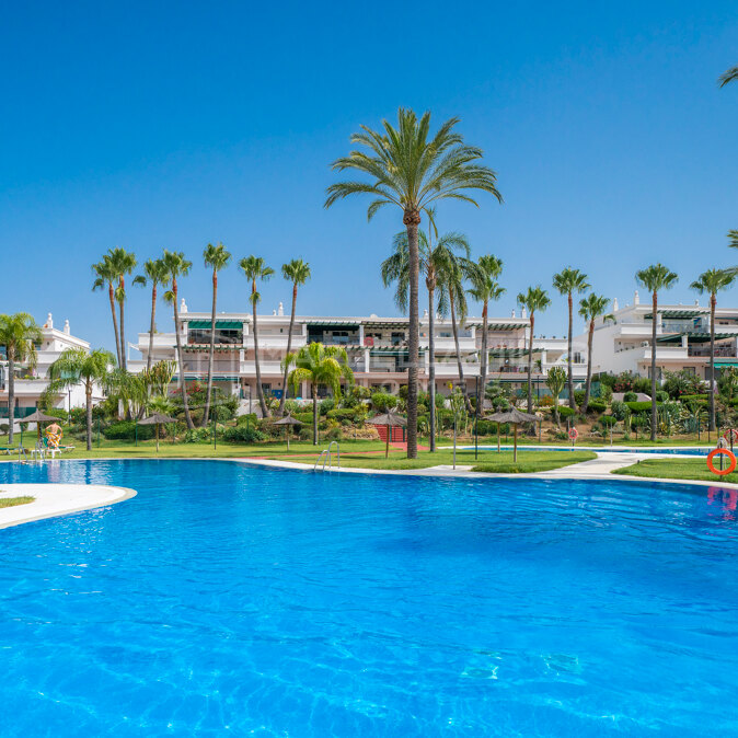 Investment Apartment for Sale in Lorcrimar, Nueva Andalucía – Walking Distance to the Beach