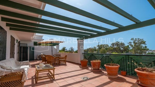 Investment Apartment for Sale in Lorcrimar, Nueva Andalucía – Walking Distance to the Beach