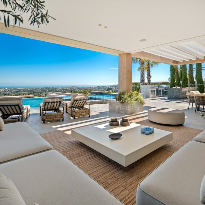 Villa contemporánea de lujo con vistas panorámicas al mar en venta en The Hills - El Herrojo, Benahavís