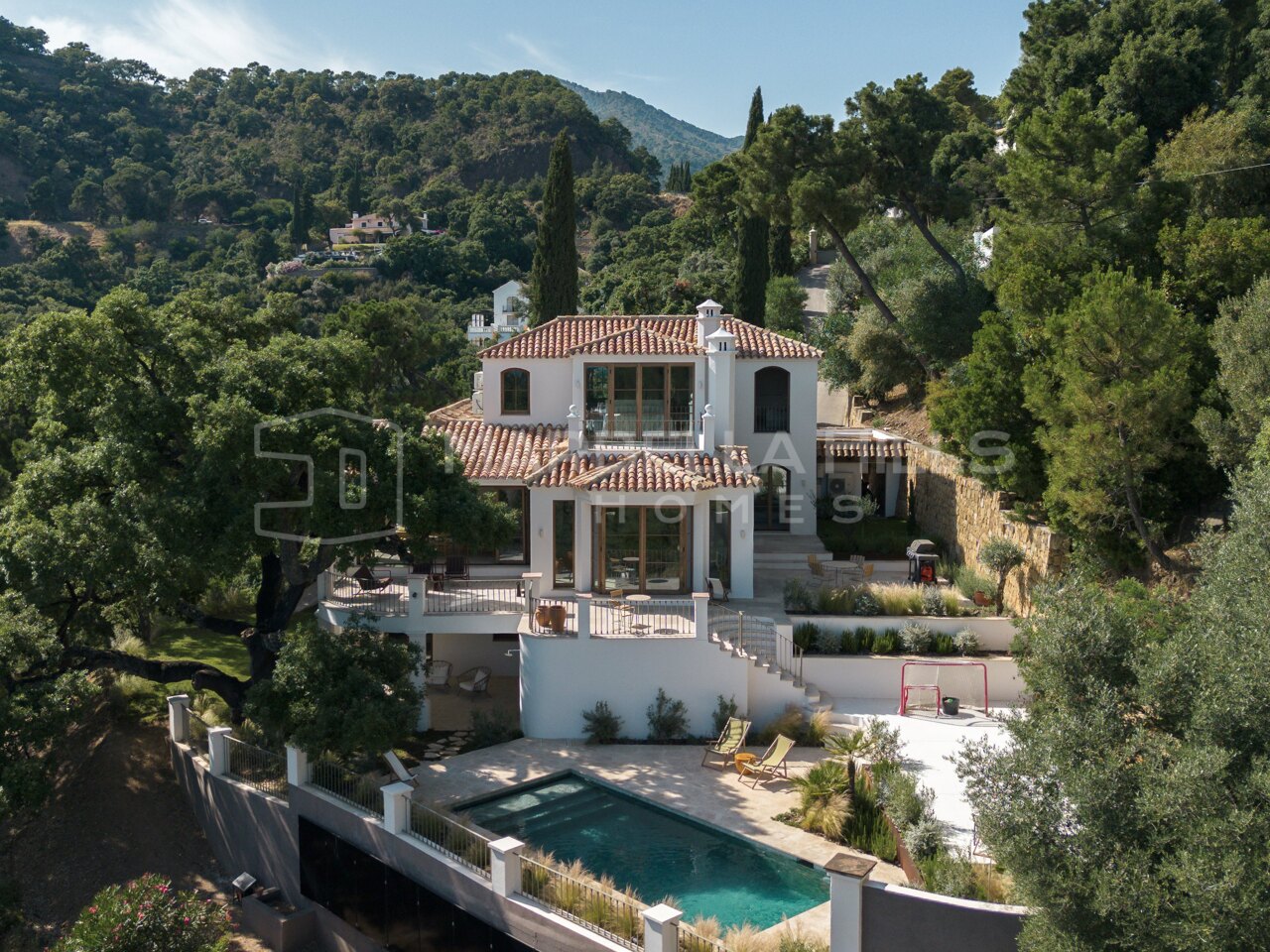 Renovated Luxury Villa for Sale in El Madroñal with Panoramic Sea Views and 9,226 m² Estate