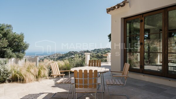 Renovated Luxury Villa for Sale in El Madroñal with Panoramic Sea Views and 9,226 m² Estate