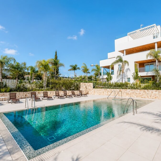 Apartamento contemporáneo de 3 dormitorios en venta en Benalús, Milla de Oro de Marbella