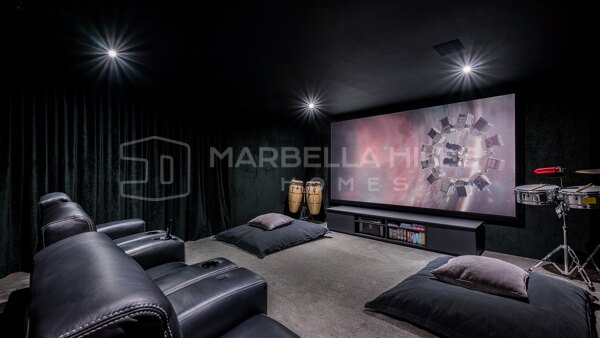 Maison mitoyenne rénovée à vendre à La Meridiana, Golden Mile de Marbella