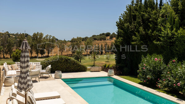 Contemporary Andalusian Style Frontline Golf Villa with Tourist Licence for Sale in El Paraíso, Benahavís