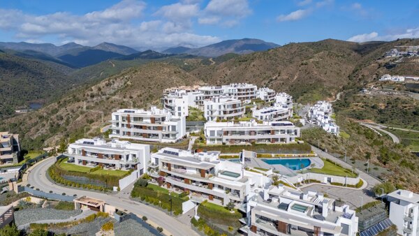Appartement de luxe avec vue panoramique sur la mer à vendre à Quercus à Real de La Quinta, Benahavís