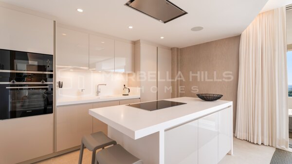 Appartement de luxe avec vue panoramique sur la mer à vendre à Quercus à Real de La Quinta, Benahavís
