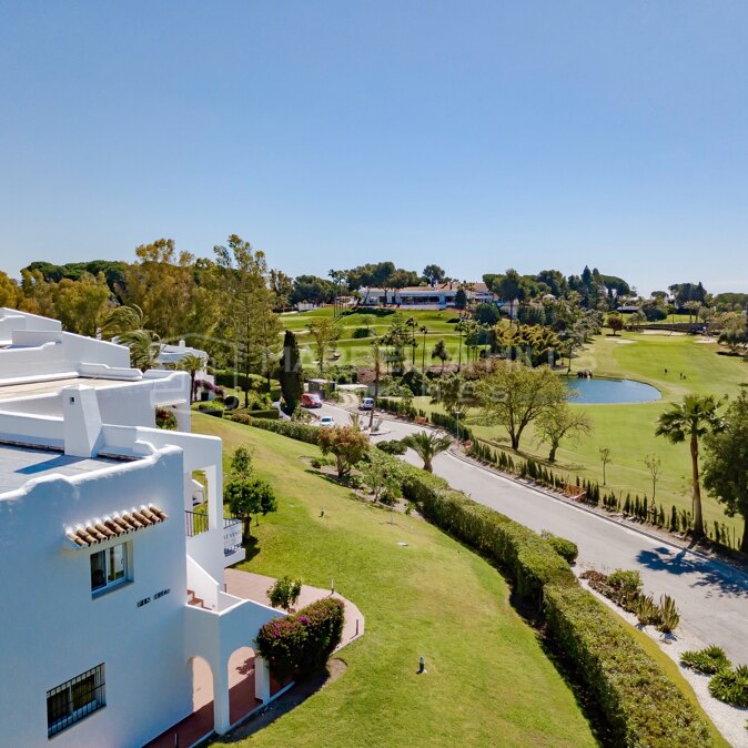 Frontline Golf Townhouse for Sale in La Retranca, Nueva Andalucía