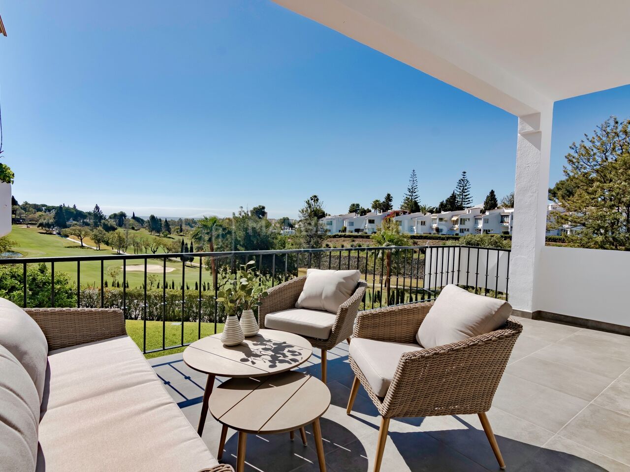 Maison de ville en première ligne de golf à vendre à La Retranca, Nueva Andalucía