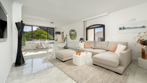 Appartement en première ligne de mer à vendre à Playas del Duque, Puerto Banús, Marbella