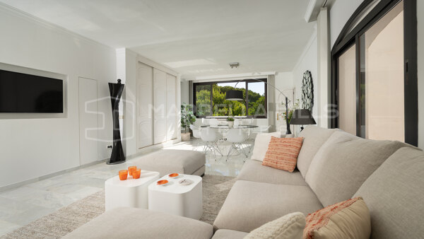 Appartement en première ligne de mer à vendre à Playas del Duque, Puerto Banús, Marbella