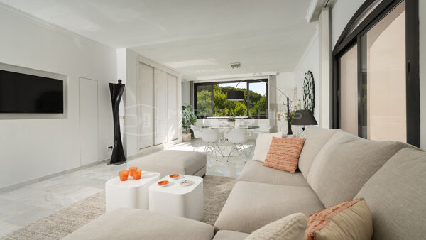 Appartement en première ligne de mer à vendre à Playas del Duque, Puerto Banús, Marbella