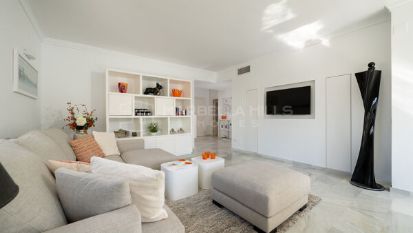 Appartement en première ligne de mer à vendre à Playas del Duque, Puerto Banús, Marbella